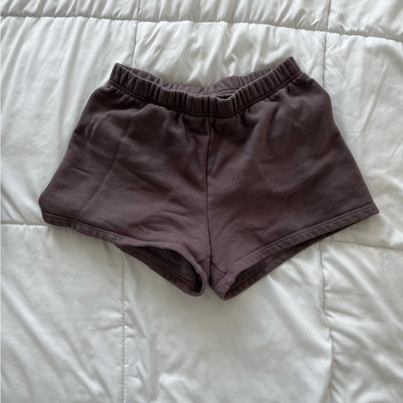 Aritzia TNA Cozy Fleece Boyfriend Hoodie & Shorts Swear Set, in Purple/Mauve - Picture 3 of 5
